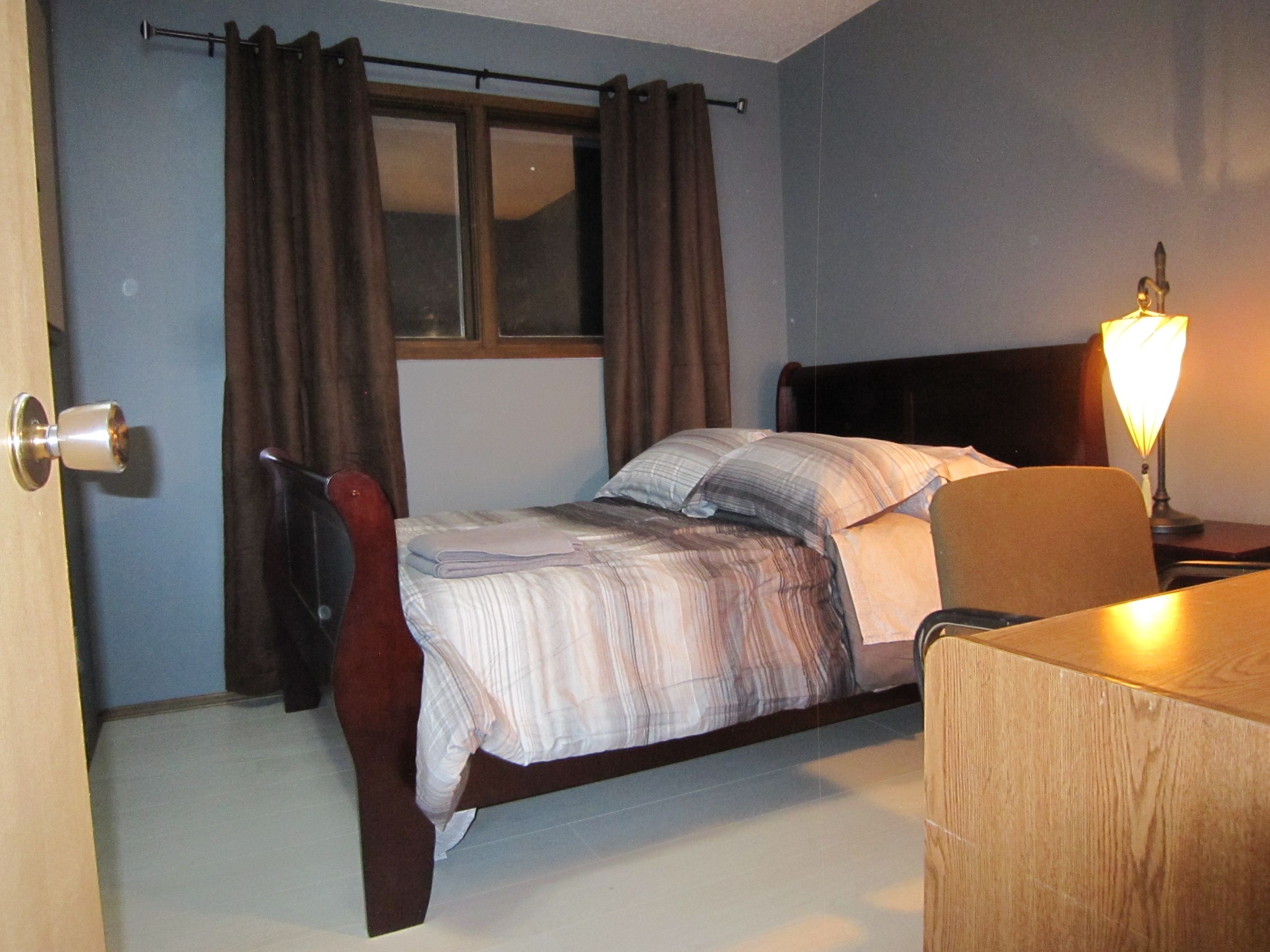 Photo of Fully Furnished Room, $500.00/month Diamond Valley - Utilities/Internet Included