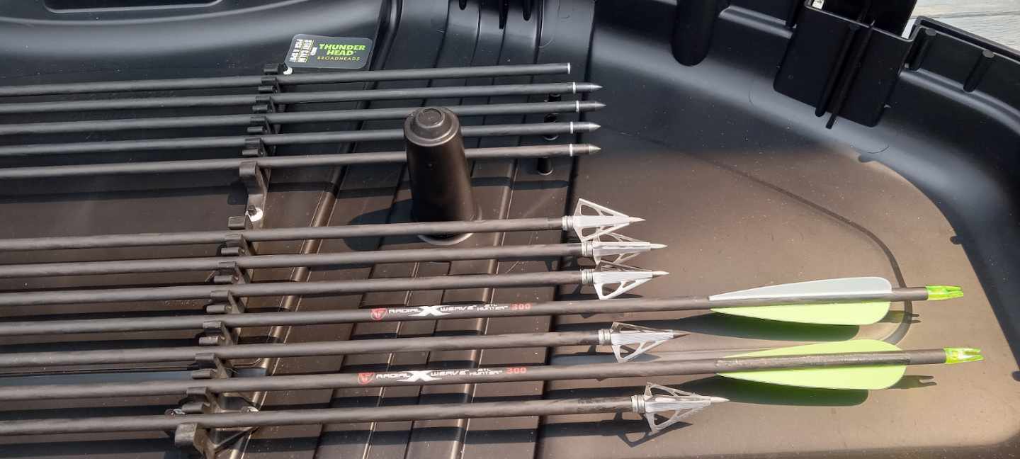 Photo of PSE COMPOUND BOW COMPLETE PACKAGE